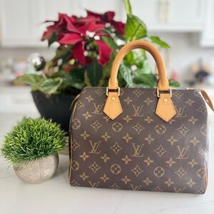Louis Vuitton Classic Speedy 25 in Monogram Canvas